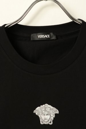 画像2: VERSACE ヴェルサーチ 刺繍入り メドゥーサ ミラノ Tシャツ{1013302-1A11054_1B000-BDA}