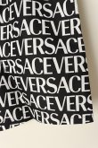 画像3: 【 30%OFF セール｜74,800円→52,360円】 VERSACE ヴェルサーチ オールオーバー ボードショーツ（スイムパンツ）{1002517-1A06993_5B040-BCS} (3)