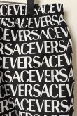 画像6: 【 30%OFF セール｜74,800円→52,360円】 VERSACE ヴェルサーチ オールオーバー ボードショーツ（スイムパンツ）{1002517-1A06993_5B040-BCS} (6)