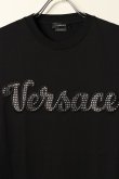 画像2: VERSACE ヴェルサーチ クリスタル バーシティー ロゴ Tシャツ{-BCS} (2)