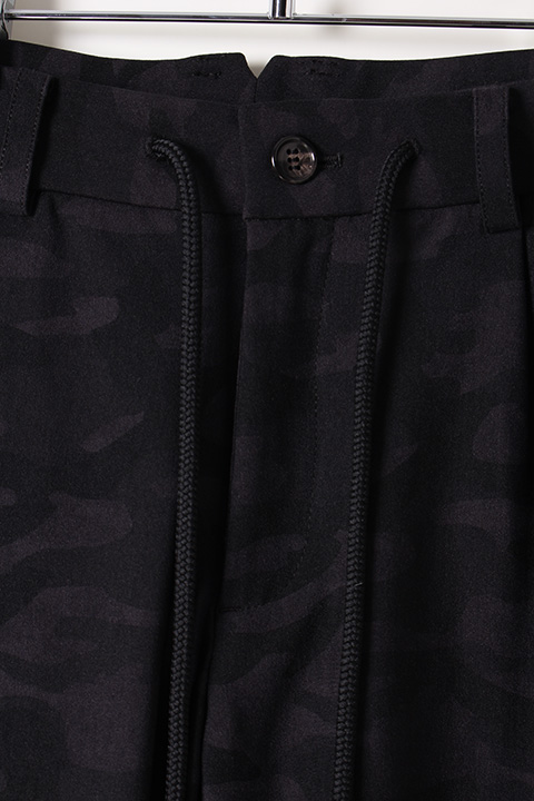 SOLD}AKM エイケイエム HIGH TENTION JERSEY 【CAMO】 1TUCK SLACKS